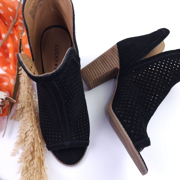 Lucky Brand Black Lazer Cut Ankle Boots Sz 8m - Picture 5 of 11